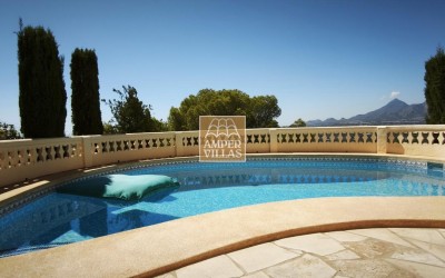 Villa de estilo mediterránea en Sierra de Altea con vistas panorámicas